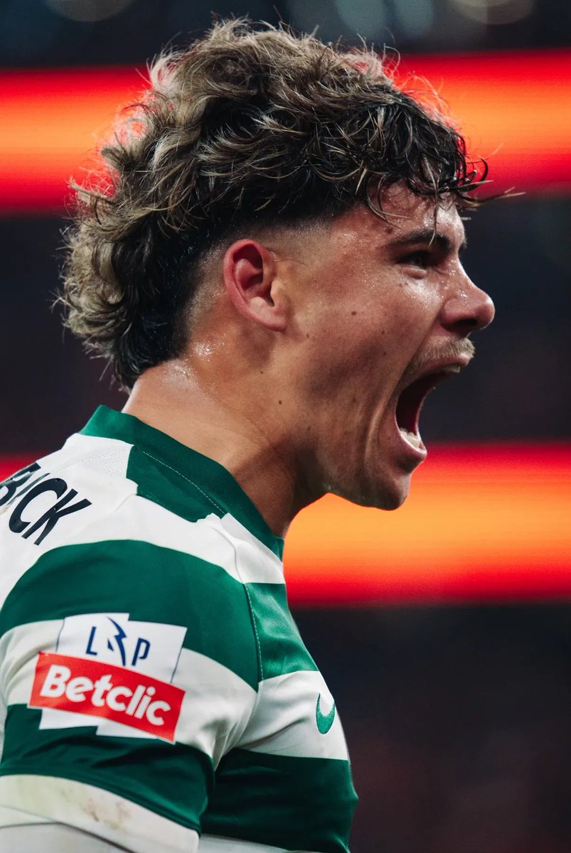 O típico jogador que adoras ter na tua equipa e não gostas de ter como adversário.

Maxi Araújo alia uma raça tremenda a uma qualidade de jogo incrível. Não é só o jogador que dá tudo e isso é importante.

Foi dos melhores no dérbi, e quanto a picardias, desde que não ultrapasse