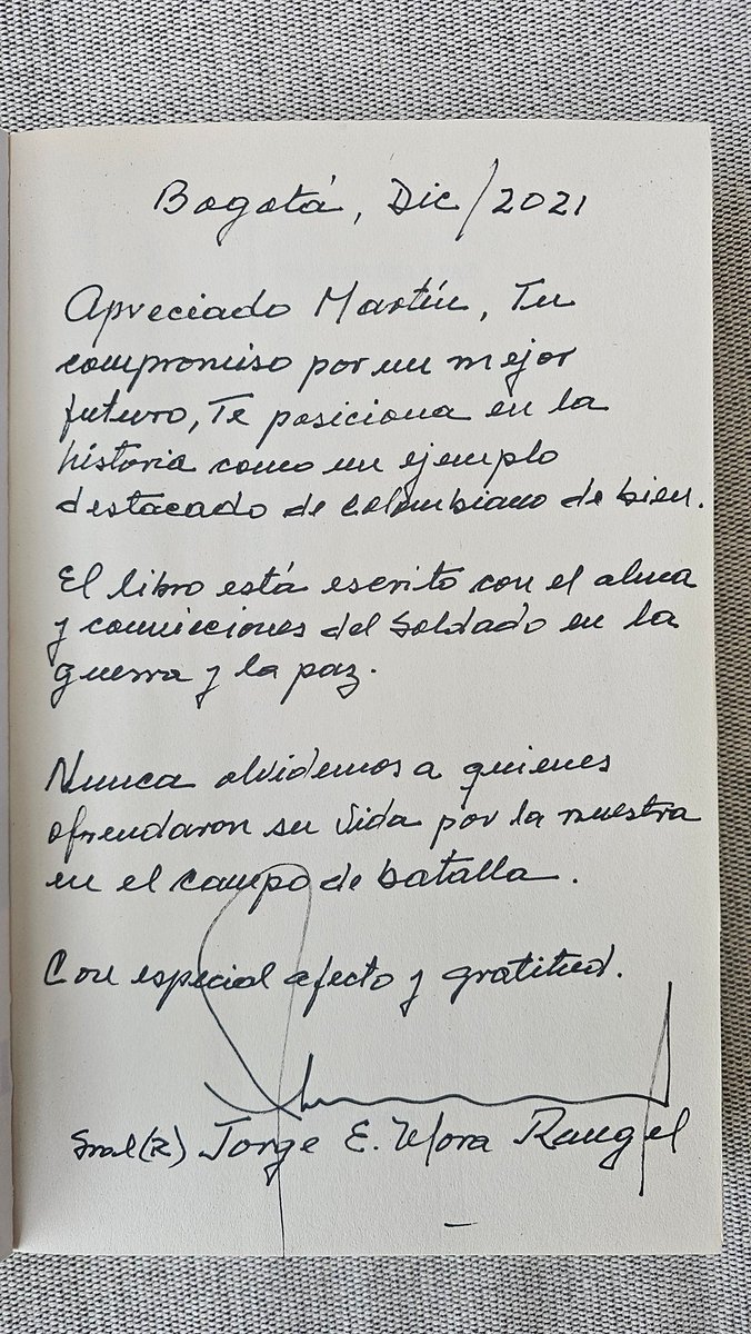 martinnova's tweet photo. QEPD el general Jorge Enrique Mora. Buen momento para releer sus memorias en el libro MEMORIAS MILITARES. "...Servir a la Patria toda su vida, en el servicio activo y en el retiro, para ser enterrado, finalmente, con el uniforme." https://t.co/Z9U0JrIx7T