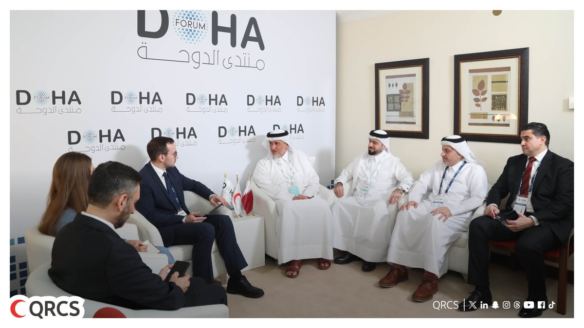 QRCS's tweet photo. سعادة الرئيس يوسف الخاطر وسعادة الأمين العام فيصل العمادي يعقدان اجتماعاً مع سعادة رئيس الصليب الأحمر الروسي السيد/ بافيل سافتشوك لبحث دور الجمعيات الوطنية الإنساني واستكشاف مجالات التعاون المشترك

#منتدى_الدوحة |  #الهلال_الأحمر_القطري https://t.co/FP1npNlRwY