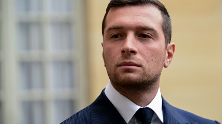 BFMTV's tweet image. Pour Jordan Bardella, la plainte pour détournement de fonds publics le visant est la preuve que "tout sera mis en oeuvre" contre le Rassemblement national
l.bfmtv.com/luOj