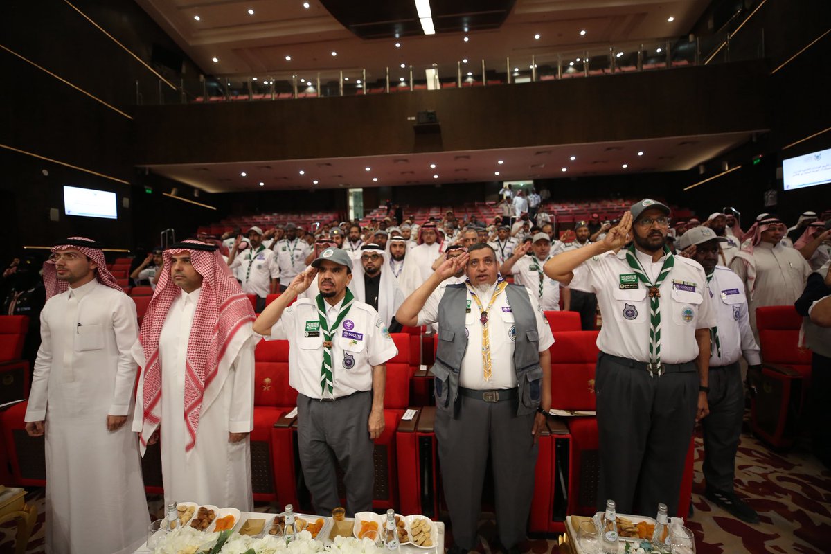 umajmaah's tweet photo. برعاية وزير التعليم رئيس جمعية الكشافة العربية السعودية؛ تُوّجت #جامعة_المجمعة بجائزة التميّز في خدمة ضيوف الرحمن، والتي تسلّمها عميد شؤون الطلاب د. بدر بن متعب السلمي بحضور نائب رئيس الجمعية د. عبدالرحمن المديرس.

إنجازٌ يجسّد تفاني أبنائنا في موسم حجّ 1446هـ https://t.co/L22Q8pPVTg