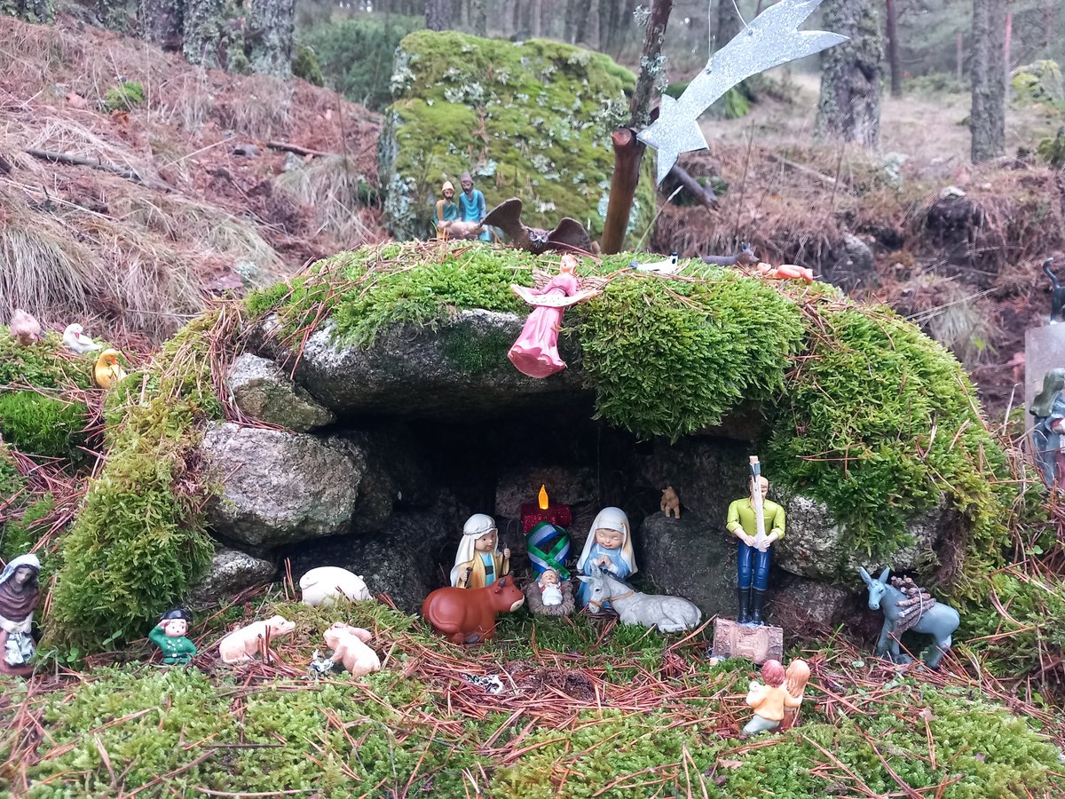 Cumpliendo con la tradición otro año más y van trece ya,con récord de asistencia,más de 100 personas entre niños y mayores,poco a poco os iré enseñando más detalles,a disfrutarlo este mes navideño