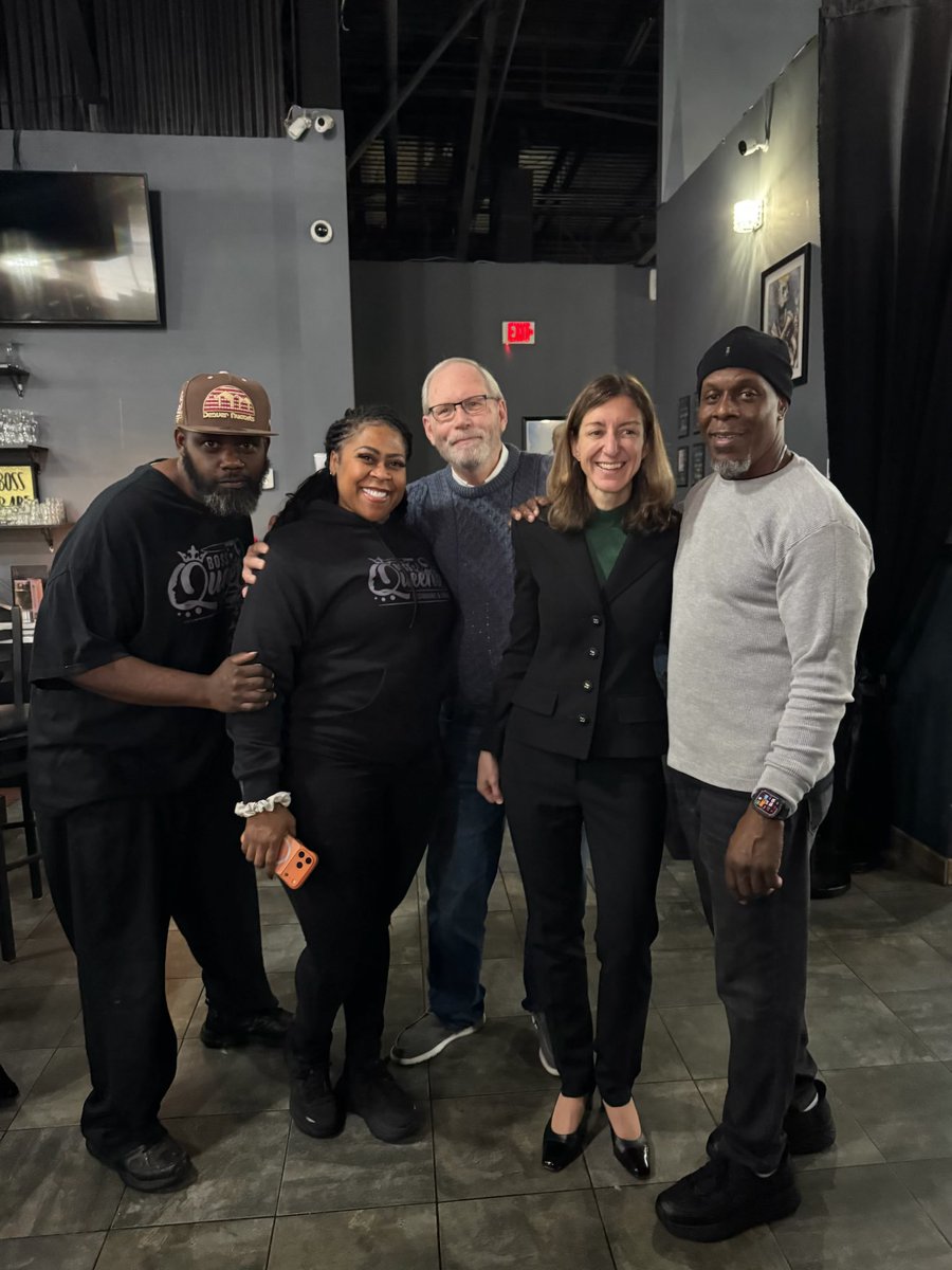 Elaine Luria tweet media