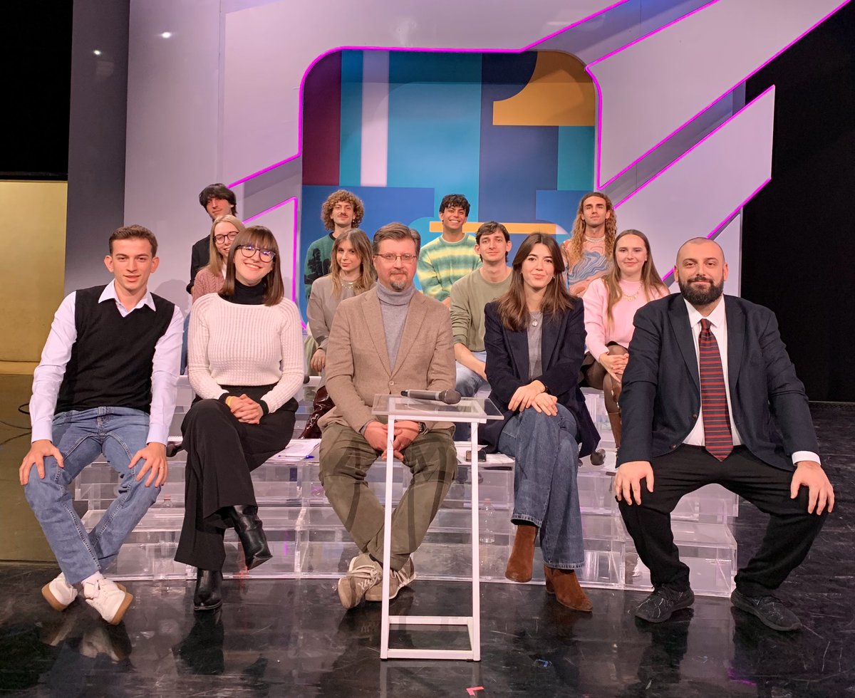 06/12/25, 10^ puntata di <a href="/TvTalk_Rai/">Tv Talk</a>!

In studio con me <a href="/teobonf__/">Matteo Bonfiglioli</a> <a href="/faedericocrobe/">Federico</a> <a href="/algertmyrtja/">algert_myrtja</a> <a href="/SofiaPatrini/">Sofia Patrini</a> <a href="/micavica349725/">mica.vica</a> <a href="/MartaMastrovito/">Marta Mastrovito</a> <a href="/scornerhenry/">Henry</a> <a href="/ROSS1FUMI/">vale 🇵🇸</a> <a href="/kajmvv/">Alice Rizzo</a> #PietroPiciotti #SandroOstuni e il #target Andrea!

#TvTalk torna sabato 13/12!
Buon fine settimana! 💙