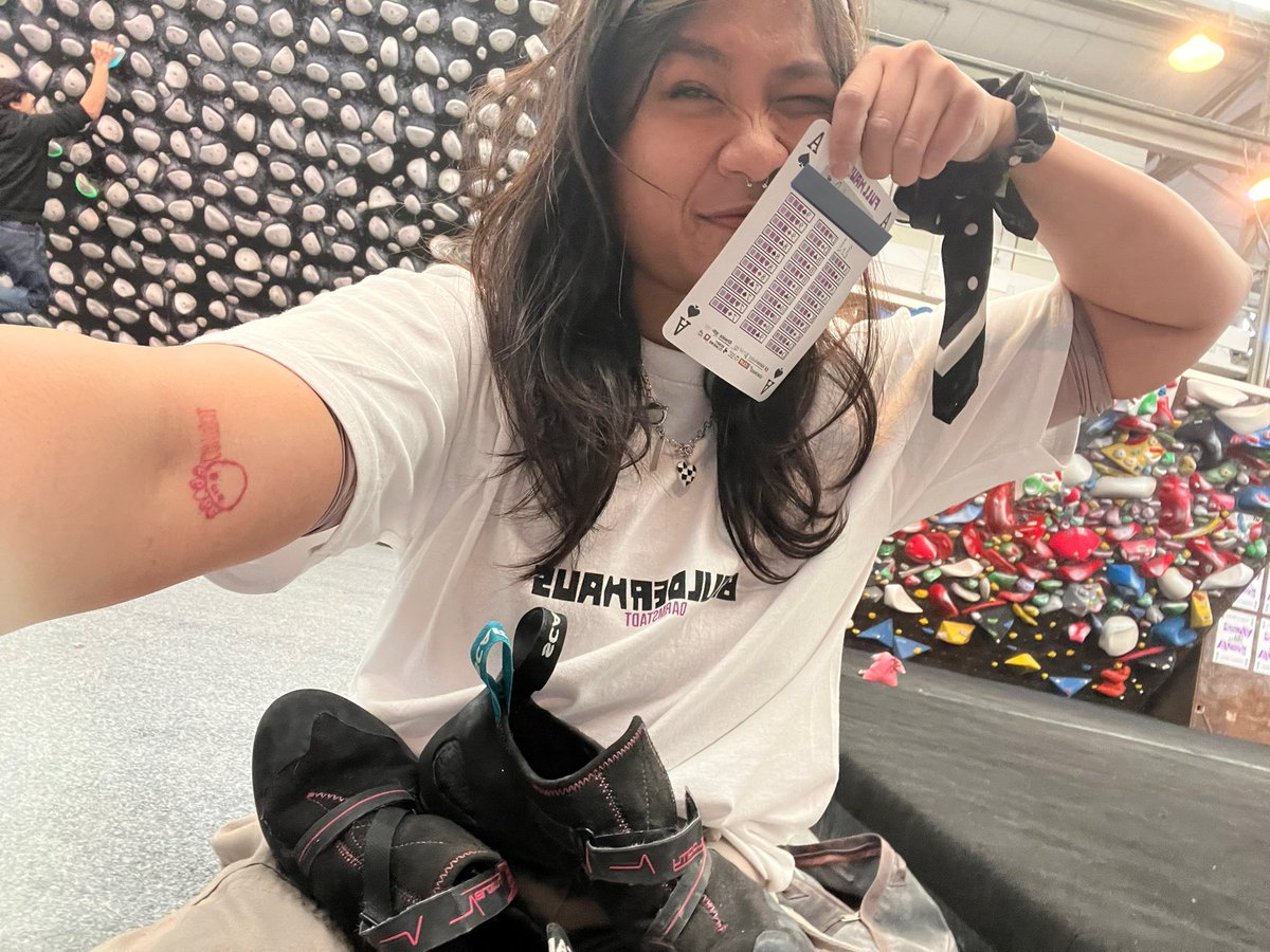 phivalue's tweet photo. MY FIRST BOULDERING COOMPETITOON EVERRRRR!!!! Mori buntaro i love you. #scarpi
Sheet score nya di pamerin terus soalnya banyak flash #sombong. https://t.co/ozlCK2FDhY