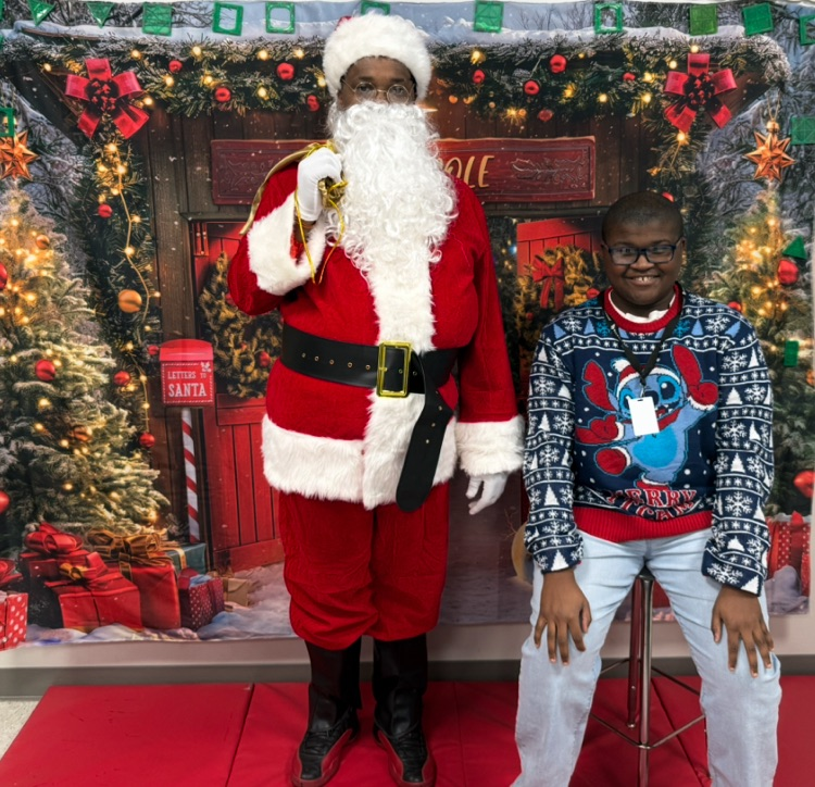 wbrpanthers's tweet photo. Heard a commotion in the hall yesterday, Ole St. "Nick" payed a visit 🎅🏾🌲🎉🎉🎉 https://t.co/agrE0ZRgnt