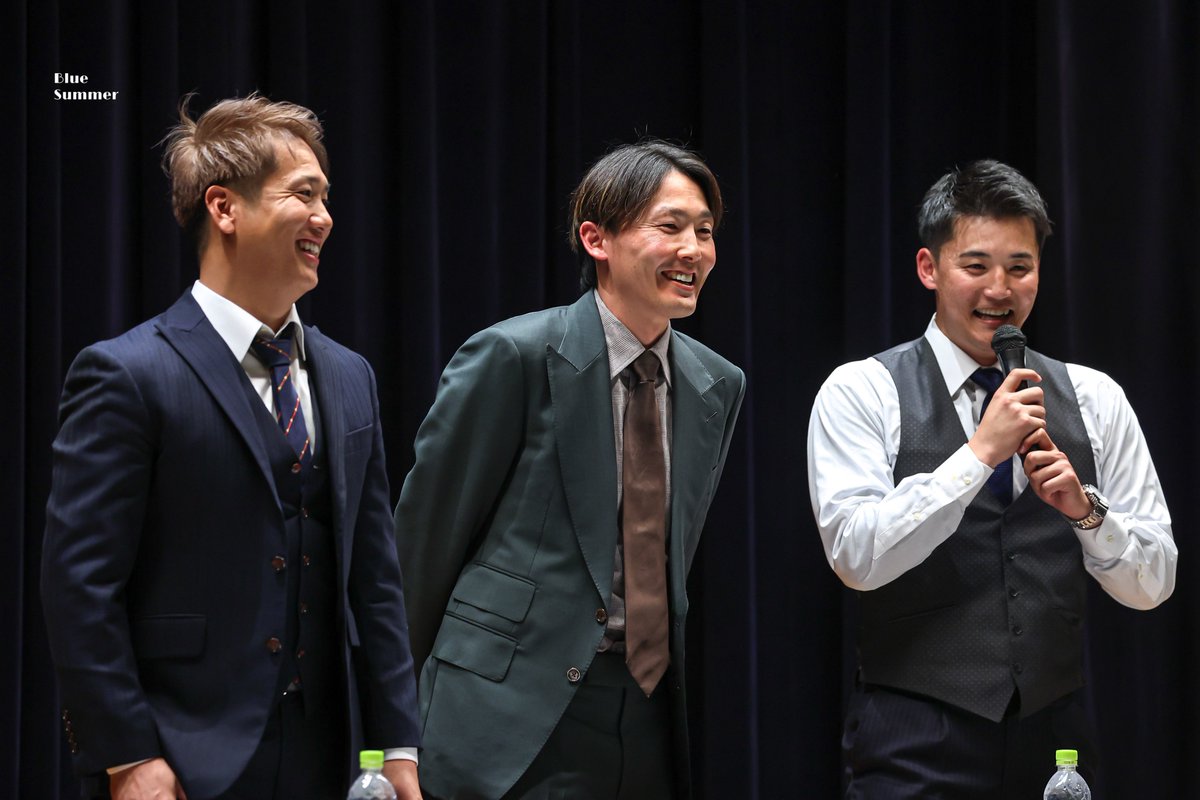 bluesummer_7's tweet photo. 251206 超トークショー

3人の馴れ初め(？)話から仲良しなのが伝わってきて素敵なトークショーでした😭🎶

#源田壮亮 選手 #元山飛優 選手 #平沼翔太 選手 https://t.co/qN9VgcZBNk
