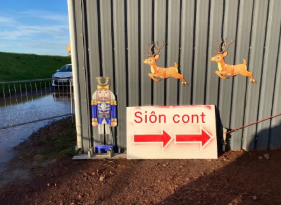 Sion Corn wedi cyraedd Caernarfon 😉😂😂