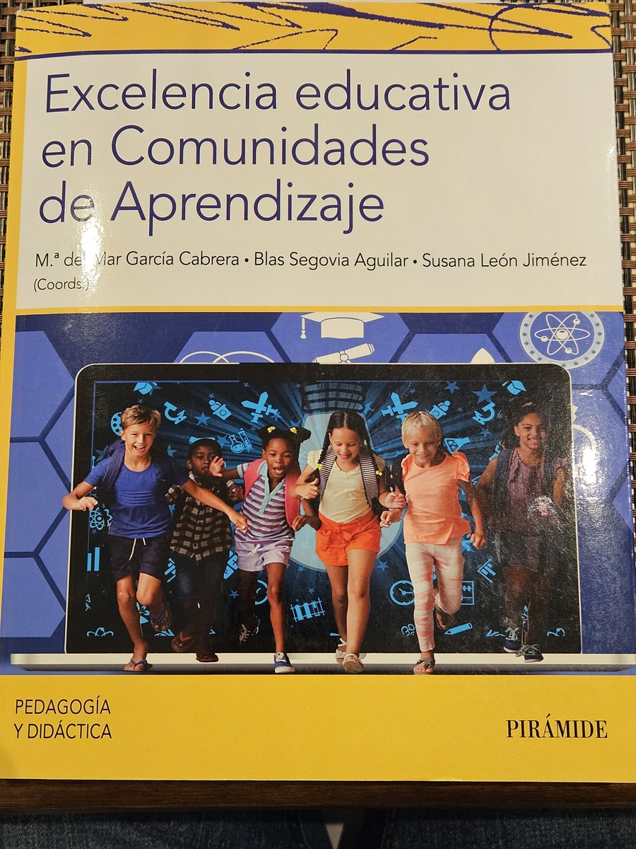 En México hoy se habla mucho de comunidades de aprendizaje 

Estos son dos libros que explican su funcionamiento y las mejoras que obtienen gracias a las actuaciones educativas de éxito 👇

hipatiapress.com/index/2024/08/…

edicionespiramide.es/libro/psicolog…