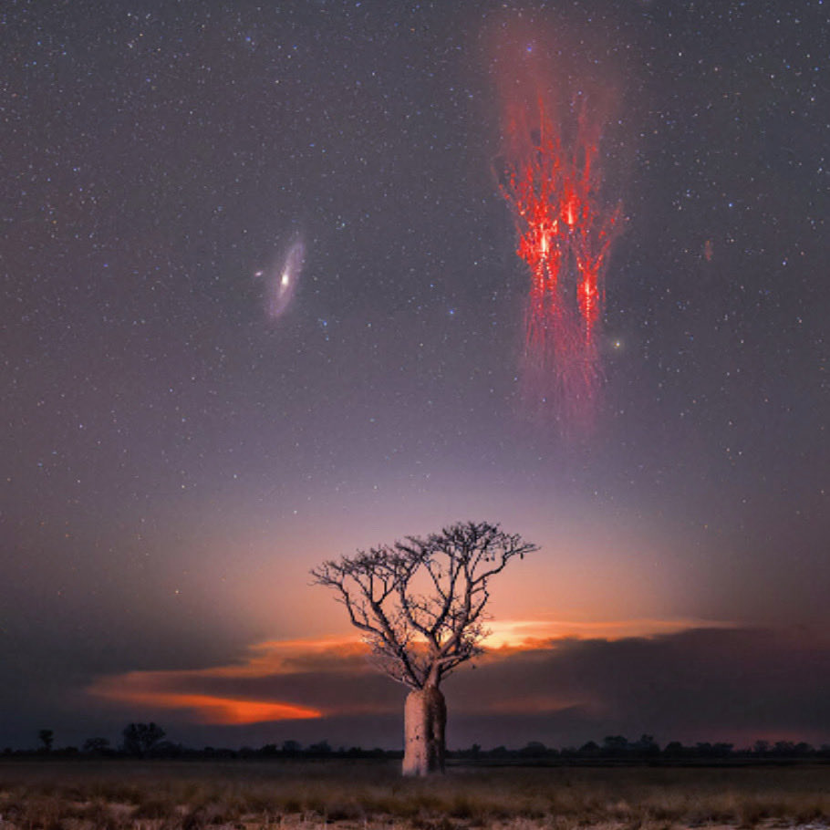 Andromeda Galaxy &amp; Red Sprites 

📷 JJ Rao
