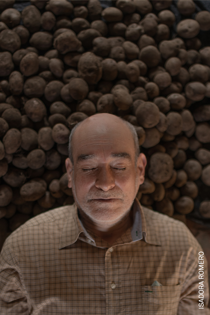 Photo of the Day | From the project ‘Blood is a Seed’ by <a href="/irfotografa/">Isadora Romero</a>, awarded in the 2022 Contest which questions the disappearance of seeds, forced migration, racism, colonization, and the subsequent loss of ancestral knowledge: 
worldpressphoto.org/collection/pho…