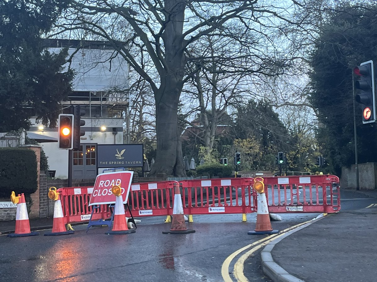 Holmeseeee's tweet photo. @HighwaysSurrey absolutely ridiculous you close a major B road. No notice of road closer or diversion at junction at longmead/chessington rd. no one working I’ve just sat in traffic for 25 mins https://t.co/WlGBQA7LXq