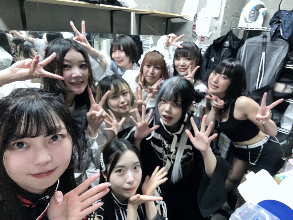 カンロヂありささん生誕
お越しいただいた皆様
お呼びいただいたカンロヂさん
ありがとうございました！
ありささんお誕生日おめでとうございます！

#水花セトリ
フィロソフィア
Eternal Moon
世界はまだ私たちに適応してくれない
消えない煌めき

日付変わって本日12/7(日)は新宿ROCK CAFE LOFTにて