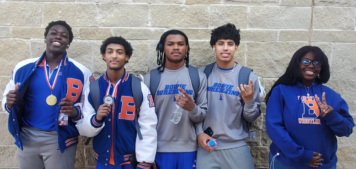 Congrats on a great tournament for all of our Varsity Wrestlers this weekend. 
Abdul Omar 5-1, placed 2nd 🥈
Rayshon Giles 5-5, placed 5th
Angelo Lara 1-6
Lazaro Tijerina 4-1, placed 2nd🥈
Nathan Minnieweather 1-1
Yama Ngure 6-1, placed 1st🥇