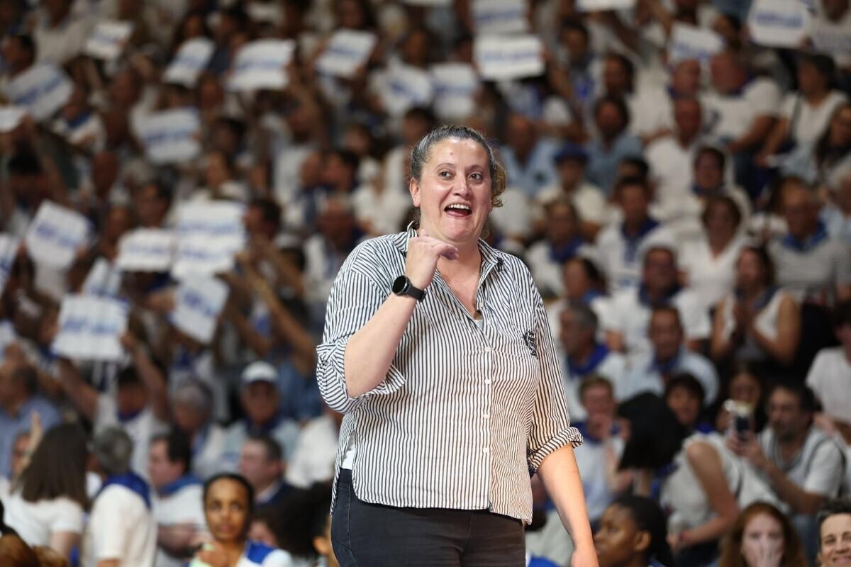 lequipe's tweet image. Les championnes de France, Basket Landes, se sont imposées au finish face à Charleville (75-67). Elles repoussent leur adversaire du jour à trois points au classement de La Boulangère Wonderligue. l.lequipe.fr/xFu