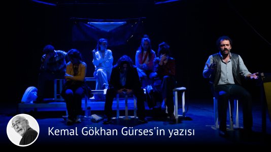 🎭 Hepimiz o sarı dolmuşun içindeyiz

📌 Çaresizliklerimizle, kırgınlıklarımızla, yakınlaştıkça birbirini anlayan o en tatlı halimizle, birbirine tahammül edemeyen o en tatsız halimizle, acılarımızla, umutlarımızla, umutsuzluklarımızla, vurdumduymazlıklarımızla, aşırı