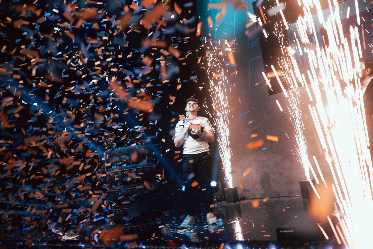 En 2026 j'aimerai me rapprocher de nouveau de la scène LoL et surtout de la scène féminine, si jamais vous avez besoin d'une photographe j'ouvre mes dispo pour l'année qui arrive ! 

J'ai déjà couvert la LFL et j'ai pas mal d'expérience en Esport 📸