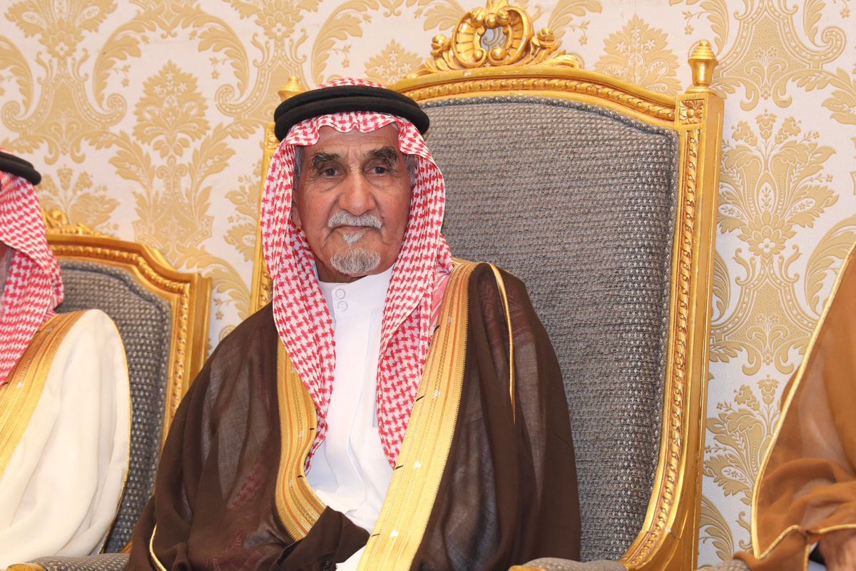atallah20's tweet photo. يتقدم #الشيخ_مطيلق_رجاء_الفرحان  
نيابة عن قبيلة البناق بأصدق التعازي والمواساة لقبيلة شمر عامة والرمال خاصة واسرة الفقيد 
في فقيدهم الغالي #الشيخ_ممدوح_بن_طلال_بن_رمال_في_ذمة_الله

سائلين الله تعالى أن يتغمده بواسع الرحمة والمغفرة وان يجعل ما أصابه كفارةً ورفعةً له في الدرجات https://t.co/FjSeK1HeZR