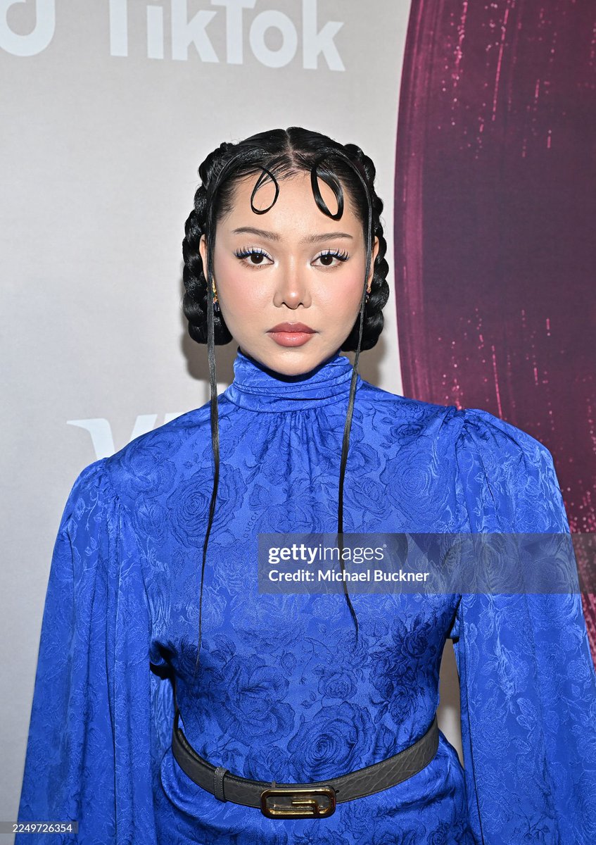 Bella Poarch se encuentra presente por primera vez en el evento anual de Variety Hitmakers