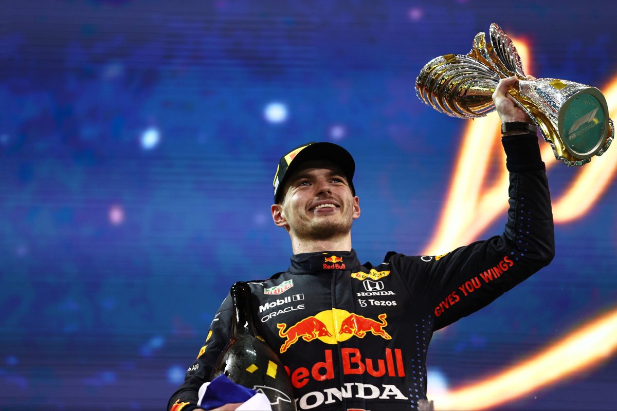 🏎️ SEASON FINALE GIVEAWAY🏎️

If Max Verstappen wins his fifth Drivers Championship tomorrow, we’re giving $250 in play-through credits to someone who

🏁 RTs this post
🏁 follows <a href="/SleeperF1/">SleeperF1</a>