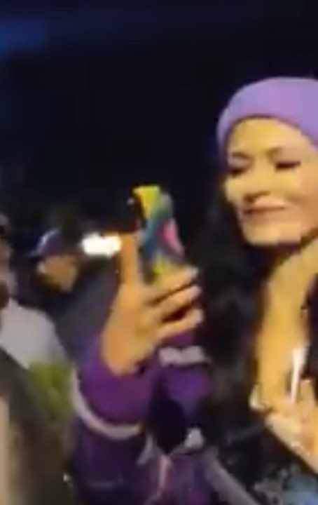 lizge dans etmeye başlayınca deniz hemen telefonunu çıkarıp videosunu çekiyo ben bu ikiliyi çok özlicem galiba ya #Çarpıntı