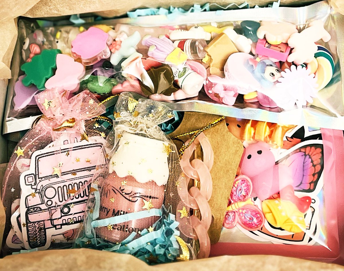 ViewofOne's tweet photo. K-pop, Kawaii Gifts for Christmas 🥰 https://t.co/BMUIiaRzvx
