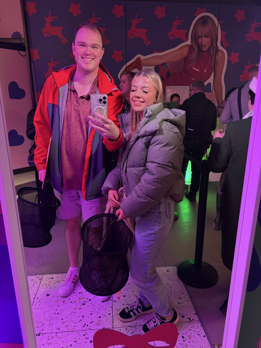 taybiggin_'s tweet photo. Best day at @kylieminogue pop up 🩷 https://t.co/6pp3UBuSlL