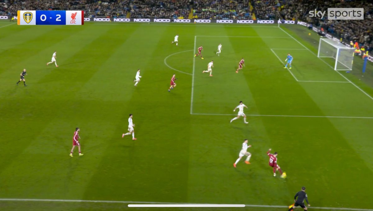 Mike_Est83's tweet photo. Genuinely. Can anybody explain how this was checked and clear by VAR? Decision… onside. #LEELIV https://t.co/Fj1tcmqZh8