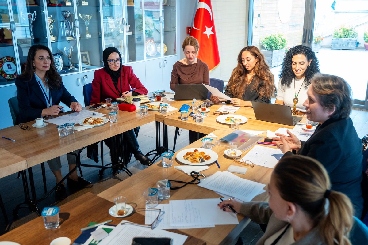 istbarochm's tweet photo. İstanbul Barosu Çocuk Hakları Merkezi olarak, 30 Haziran’da tamamladığımız “Koruyucu Ailelik Sisteminin Güçlendirilmesi” rehberimizin ikinci aşamasına geçtik.
Çocuk hakları odağında koruyucu ailelik modelini temsil hakkı ekseninde değerlendirdiğimiz çalıştayımızı gerçekleştirdik. https://t.co/uJjdFimGG7