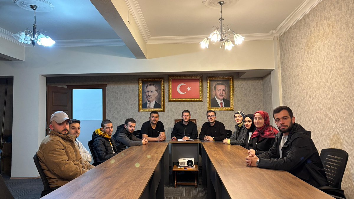 Ak_Genc_Guneysu's tweet photo. Haftalık Olağan Yönetim Kurulu Toplantımızı İlçe Gençlik Kolları Başkanımız Muhammet Mustafa DELİBALTA'nın başkanlığında gerçekleştirdik. Toplantımız hayırlara vesile olsun. https://t.co/yad14Yc2bT