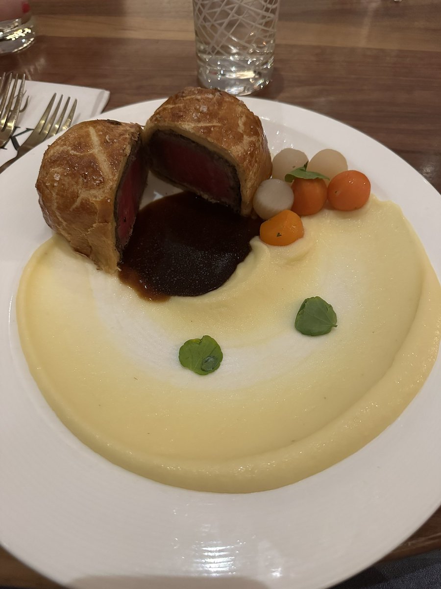 hypercolossus's tweet image. My life is a movie