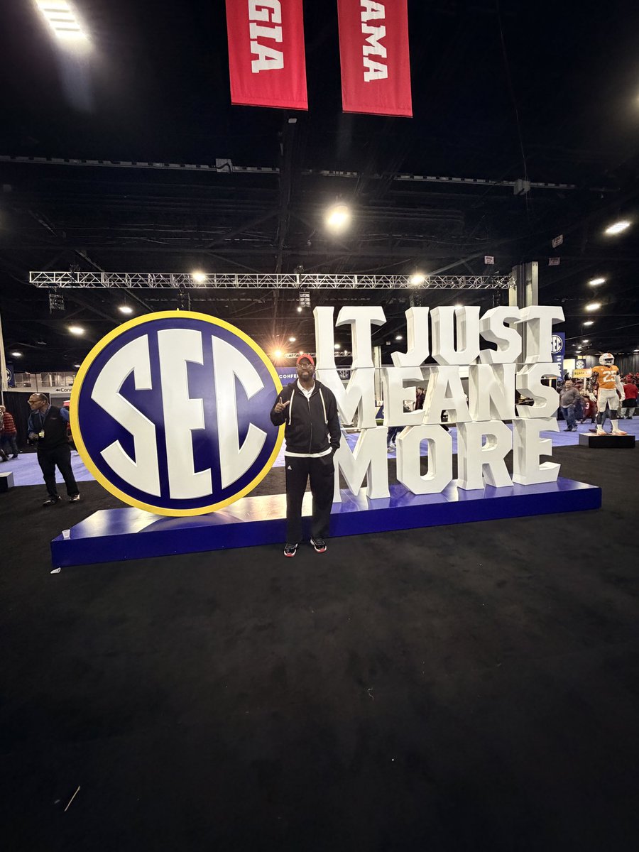 agentmwilliams's tweet photo. Time for the big show! #SECChampionship https://t.co/if09bP0phR