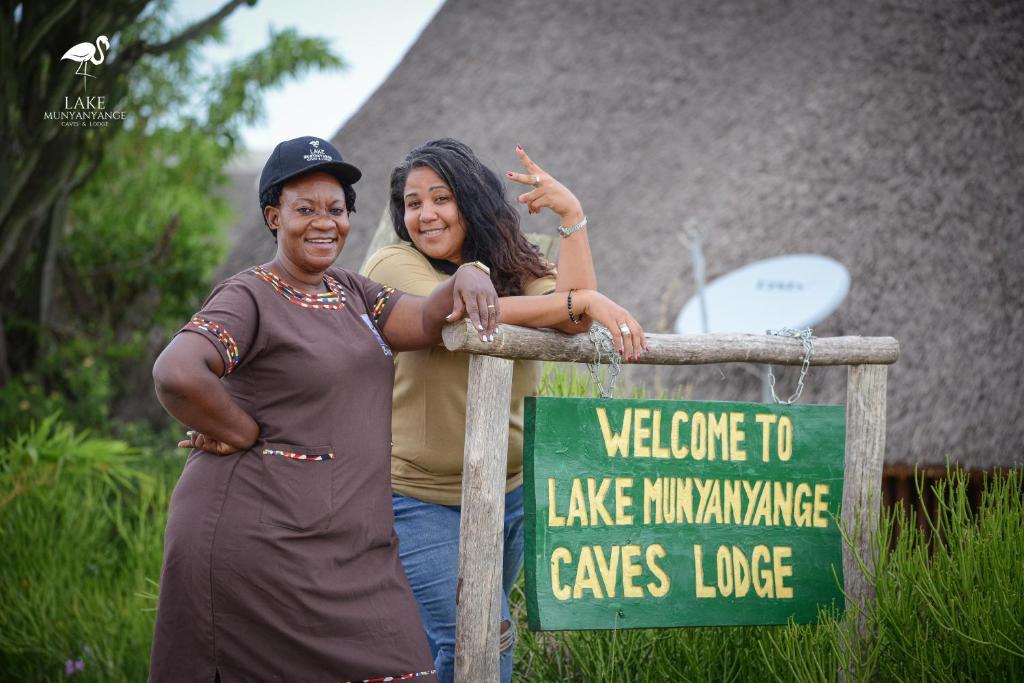 FNalubaale's tweet image. Good night lovelies
Thx for coming through. @BackyardBistro 
Take time off and visit western Uganda, enjoy the wild of Queen Elizabeth National game park and sleep @CavesLake. Come back and thank me......
#GoldenPosts