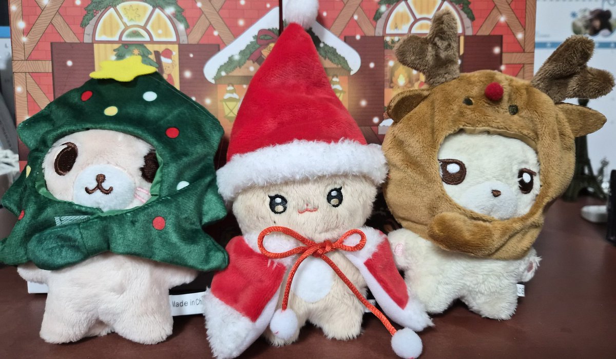 헤헷 다이소에 산 크리스마스 인형옷 입혔는데 너무 귀여움🎄