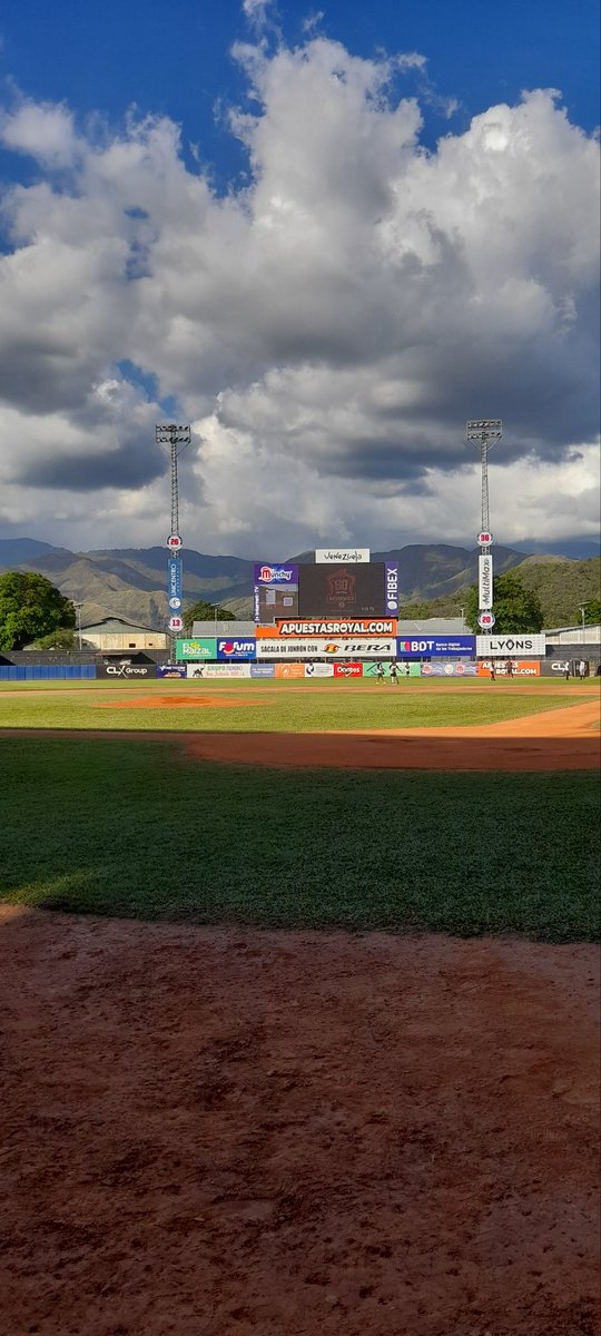 EDeportesfm's tweet photo. Sábado de #LVBP  Águilas Del Zulia Vs. Tigres De Aragua.

¡Siempre En La Jugada! https://t.co/2hzeNxYS45