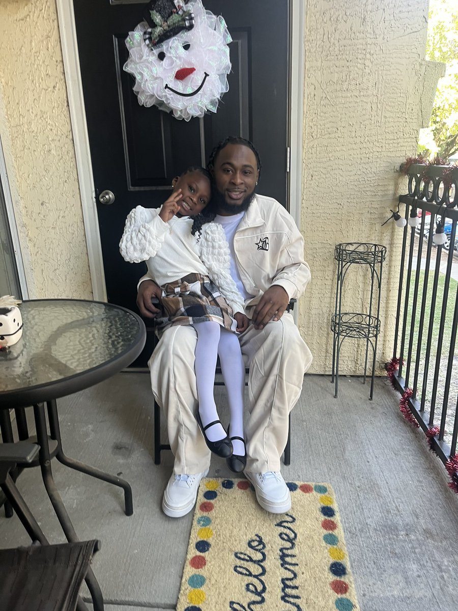 DCook32_'s tweet photo. #HappyThanksgiving 🫶🏾🫶🏾 

#latepost https://t.co/aO6WMd9OCI