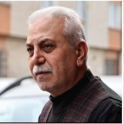 Cehaletin olduğu yerde durma,
Cahildir,her dediğine uyma,
Noksan akılı adamdan sayma,
Fark ettiğin anda,kendine kıyma...