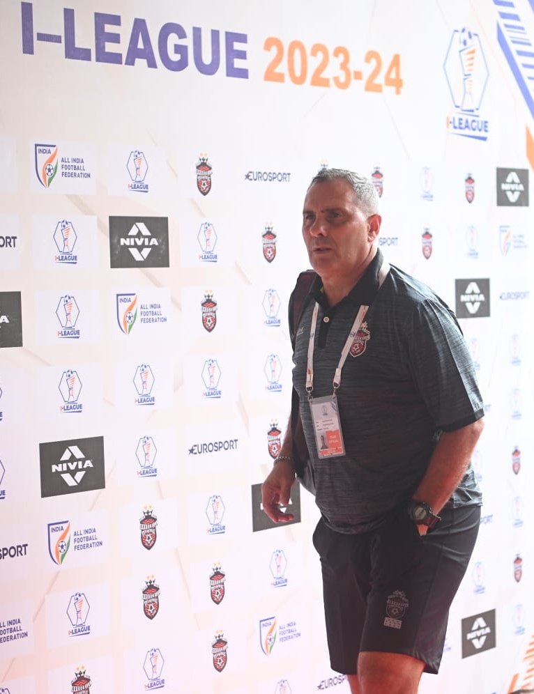 ⚽️ 27 años de constante aprendizaje de esta hermosa pasión, que es ser Entrenador.

5 países 🇦🇷🇧🇴🇵🇪🇸🇻🇮🇳

Distintos clubes por los que pasé, que me llenan de orgullo. Gracias