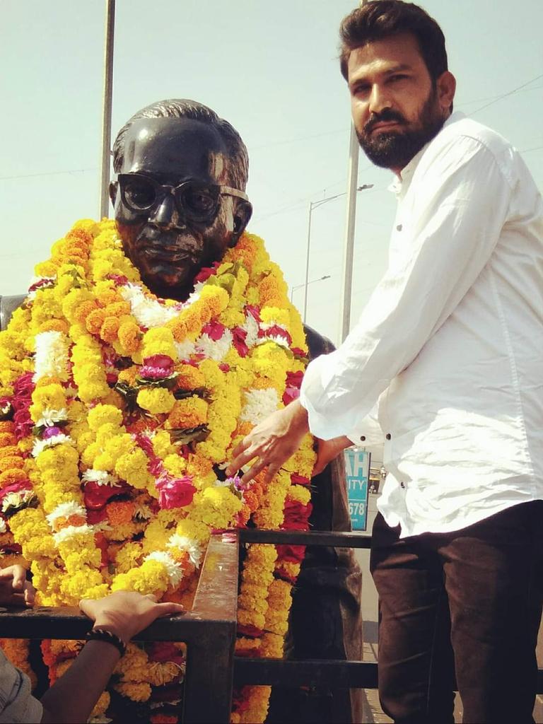 valamd72's tweet image. भारतीय संविधान के शिल्पिकार, विधिवेत्ता बोधिसत्व, मूकनायक, विश्वरत्न, समता मूलक समाज के संस्थापक, सदी के महानायक, महामानव, कुशल नेतृत्वकर्ता, राजनीतिज्ञ, अर्थशास्त्री, लेखक एवं संघर्ष की मिसाल  परम पूज्य बाबा साहेब डा भीमराव  अम्बेडकर जी के महापरिनिर्वाण दिवस पर में शत् शत् नमन ।