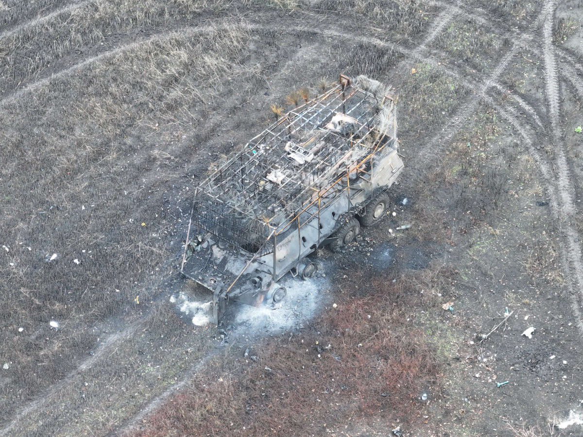 OSINTua's tweet image. Two rare BTR-70M and 1 BTR-82A were destroyed in the end of November in my area of responsibility. 

Using awful conditions Russians decided to attack and, fortunately, got lost a little bit.

My unit managed to took out 1 APC and 6 stormtroopers.