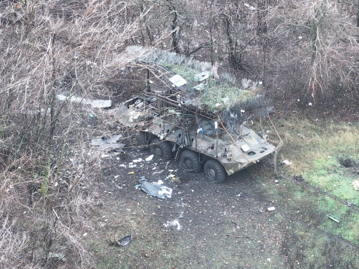 OSINTua's tweet image. Two rare BTR-70M and 1 BTR-82A were destroyed in the end of November in my area of responsibility. 

Using awful conditions Russians decided to attack and, fortunately, got lost a little bit.

My unit managed to took out 1 APC and 6 stormtroopers.