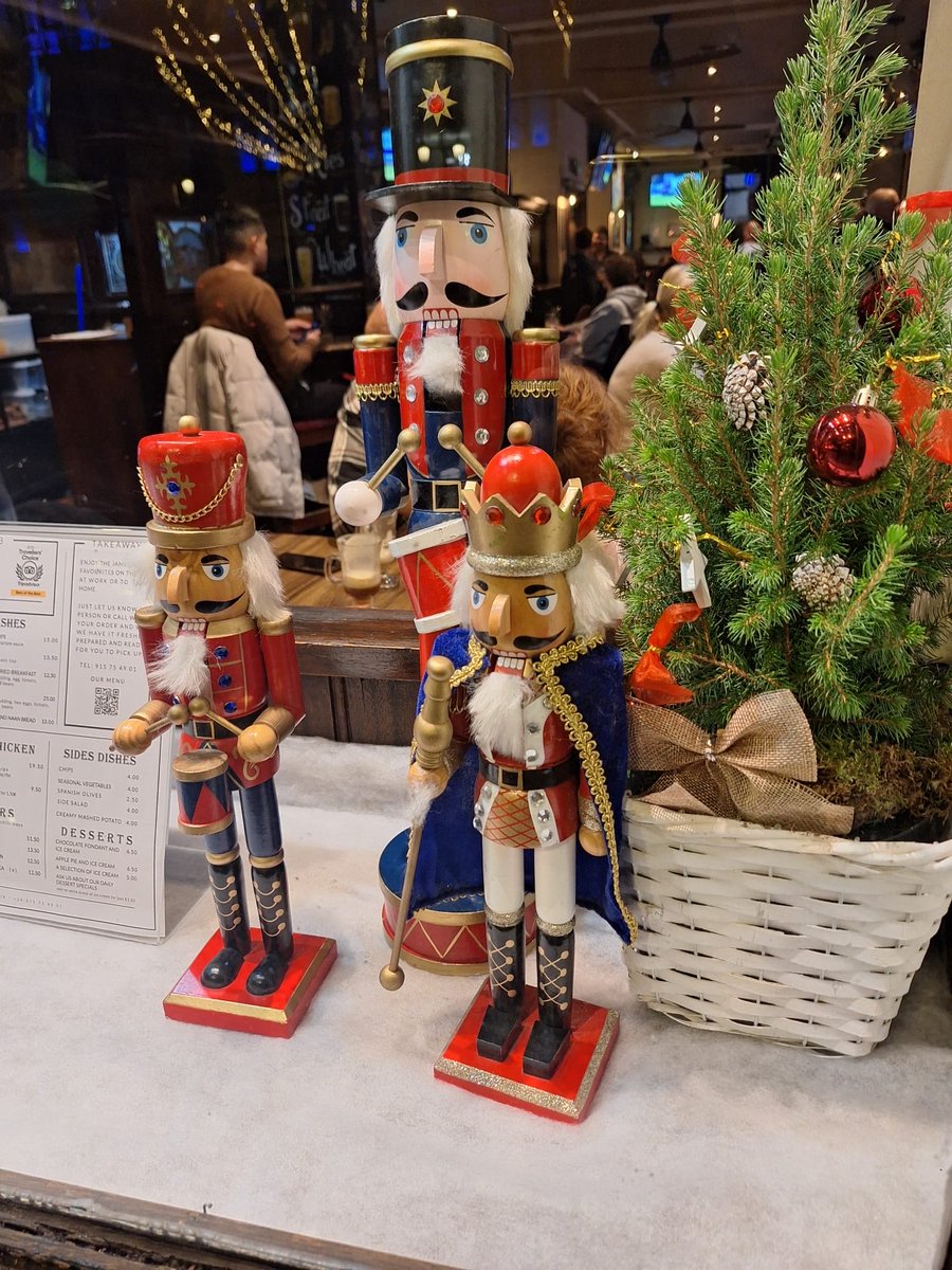 ¡Que tengáis un puente fantástico, Madrid! 🌟
Esperamos que estéis disfrutando estos días al máximo.
¡A seguir celebrando, descansando y pasándolo en grande! 🍻✨

#Puente #Madrid #LargoFinDeSemana #BuenAmbiente #JamesJoyceMadrid