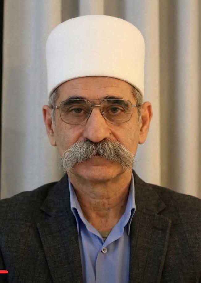 سيسجل التاريخ ان أقذر موالاة لسلطة  مجرمة 
 كان جمهور السلطة السورية اليوم 
هذا الجمهور المتشدد والمنساق بشكل اعمى
لو جاء ابن تيمة الذين يعبدوه   واعترض على الجولاني لكفروه ورجموه
اسامة عثمان  هو اكثر انسان ساهم بتعرية اجرام الاسد وعمل بصمت  وتحمل السجن والتهجير 
وعندما انتقد