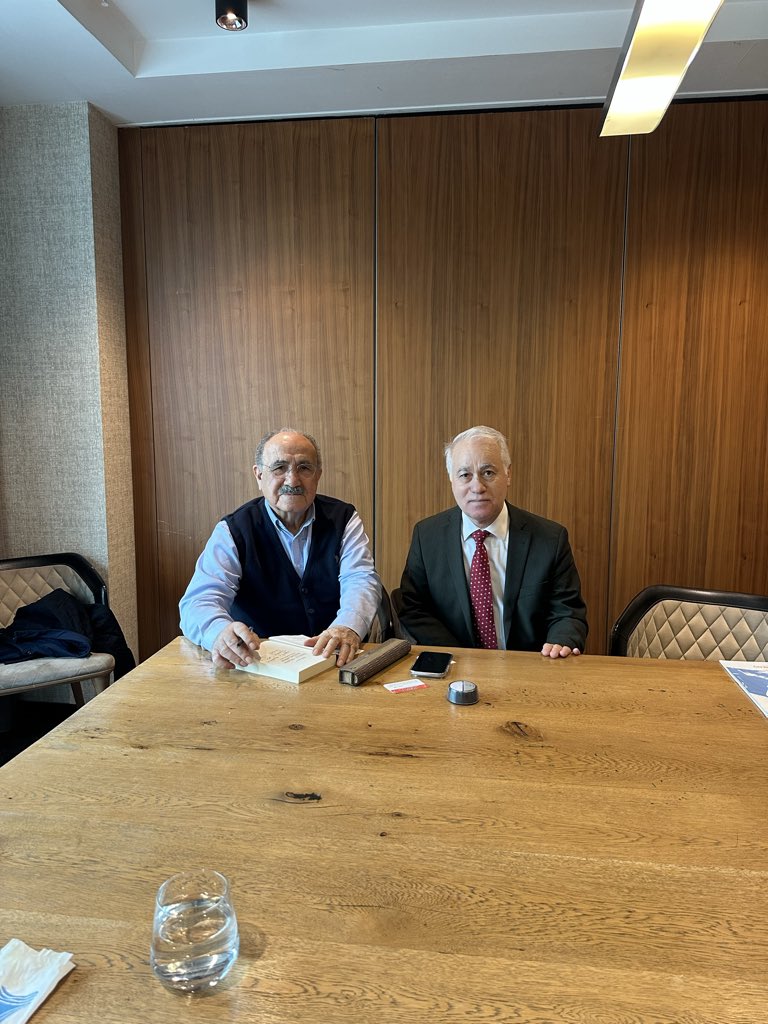 SahafTurkeli's tweet photo. Sayın  Başbakan Yardımcısı, değerli büyüğüm Prof. Dr. Beşir Atalay, beyefendi ile TİKA’da benimde bulunduğum dönemi konuştuk. Lütfedip eserini imzaladılar. Kabulleri için, zat-ı allerine saygılarımı arz ederim. https://t.co/jTxF5v6B5A