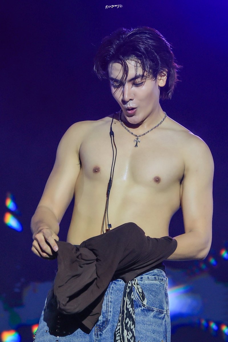 uaoaus2's tweet image. 🙈🙈🙈

JASPER 1ST STAGE BMMF15 
@ChenRcj #จุงอาเชน #JoongArchen 
#BMMF15xJASPER