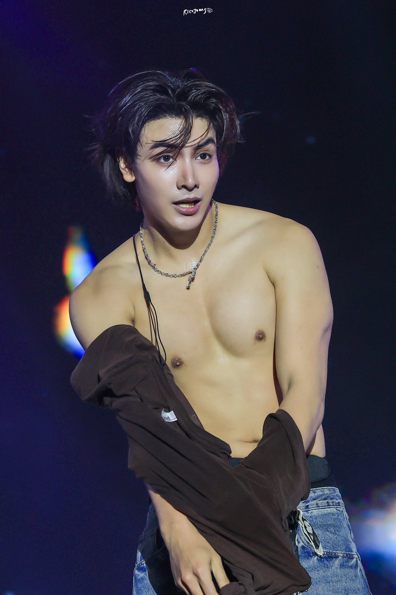 uaoaus2's tweet image. 🙈🙈🙈

JASPER 1ST STAGE BMMF15 
@ChenRcj #จุงอาเชน #JoongArchen 
#BMMF15xJASPER