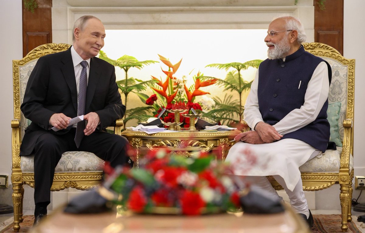 nitin_kokil's tweet photo. A new chapter in friendship.
मैत्री का अध्याय  #NarendraModi  #PutinVladimir  #DraupadiMurmuji 
#indian #Russia 
@narendramodi  @Draupadimurmu77  @vladimirputiniu https://t.co/sxDo4D8Oou
