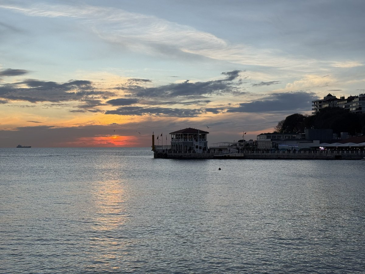 Bahar gibi bir Aralık günüydü