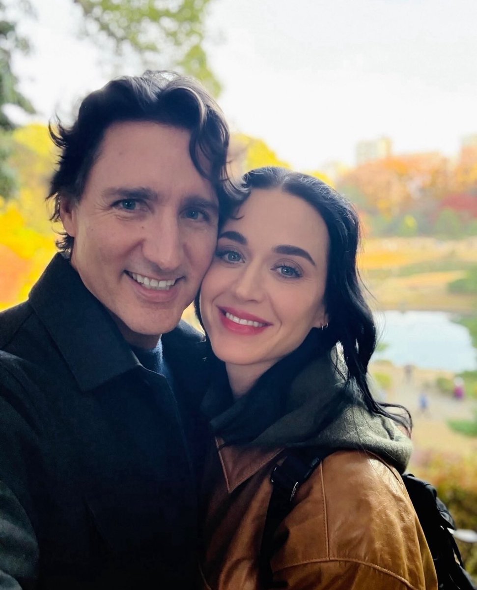 Magazin_Buradaa's tweet image. Japonya’da bulunan #KatyPerry ve #JustinTrudeau aşklarını sosyal medyaya taşıyarak paylaşımlar yaptılar.💞