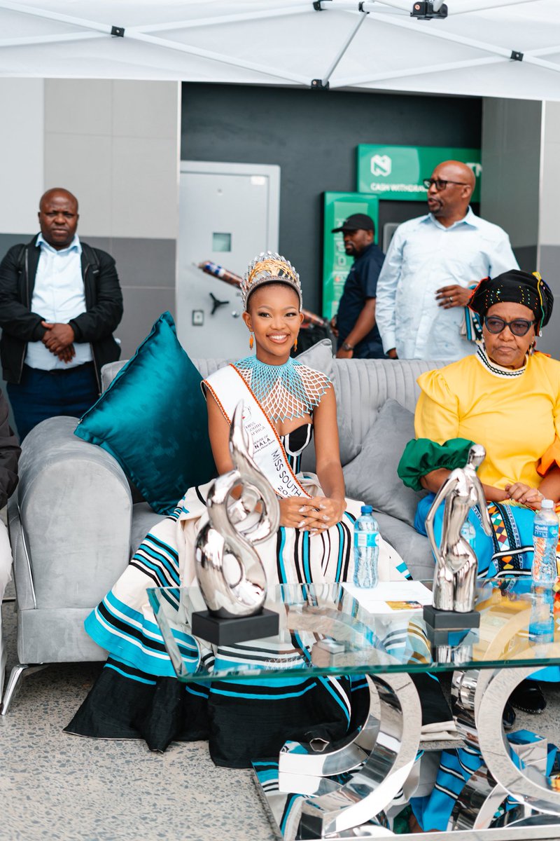 Official_MissSA's tweet image. Oh, what a time @QhaweMazaleni had at Mbhashe LG Mall! 🤩

The energy? Unmatched. The love? Overflowing! 💙

#MissSA2025 #QhawekaziHomecoming #Homecoming